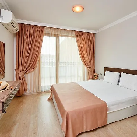 Lägenhetshotell Boutique Rose Gardens 4*