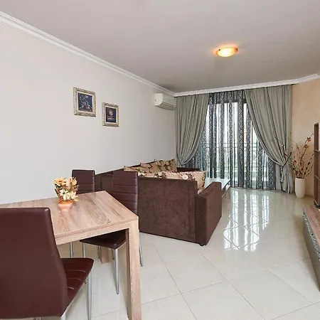 Lägenhetshotell Boutique Rose Gardens Pomorie