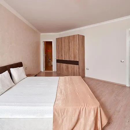 Lägenhetshotell Boutique Rose Gardens 4*