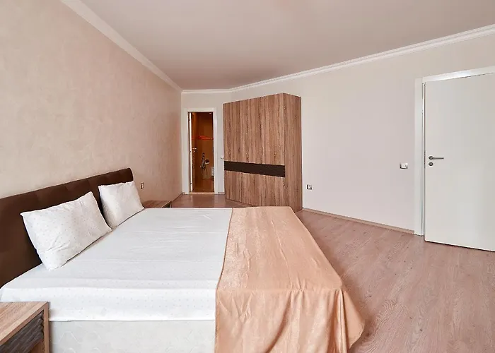 アパートホテル Boutique Rose Gardens 4*